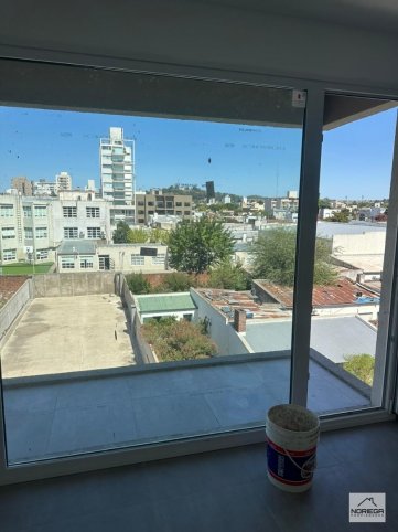 Depto 2 dorm, 95m² a estrenar con balcón — España 337