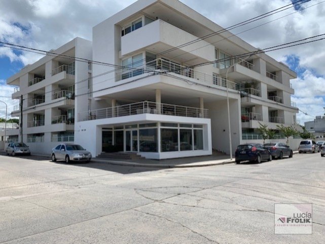 Depto 2 dorm, 78m² con cochera — Garibaldi y Alberdi