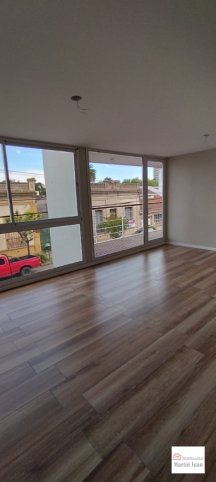 Depto 2 dorm, 81m² con cochera y balcón — Balcarce