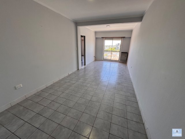 Depto 2 dorm, 1 baño, con cochera y balcón — 9 de Julio