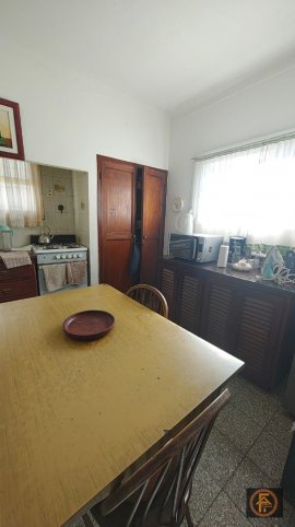 Casa 3 dormitorios, 2 baños, garage — Av. Rivadavia al 500