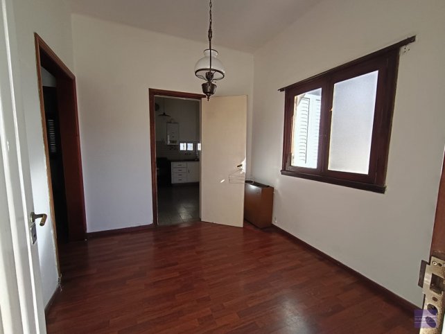 Casa 2 dorm, 100m² con amplio lote y galpón — Chacabuco 1634