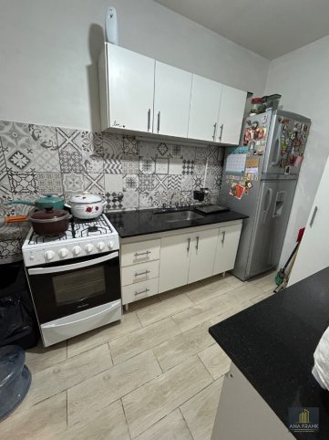 Departamento en planta baja, 60m², 2 dorm, cochera incluida — Colombia al 100