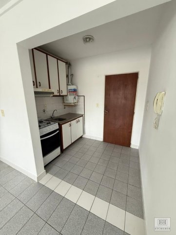 Monoambiente en alquiler con cochera — Zona Céntrica
