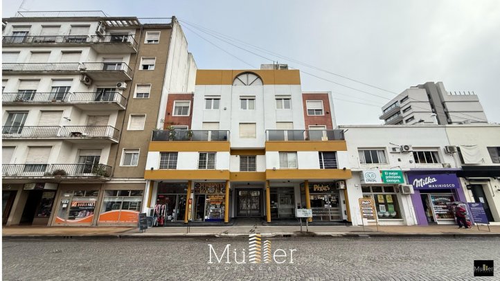 Departamento en venta sobre calle Pinto, 58m² con 2 cocheras — Plaza Independencia