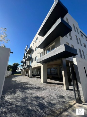 Depto 1 dorm, 52m² con cochera — Zona Calvario