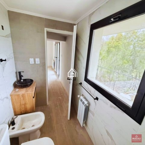 Casa 3 dorm, 210m² con garage para 2 autos — Paseo de los Españoles
