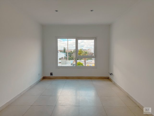 Departamento en venta de 2 dormitorios, 90m² en el centro — Paz 150