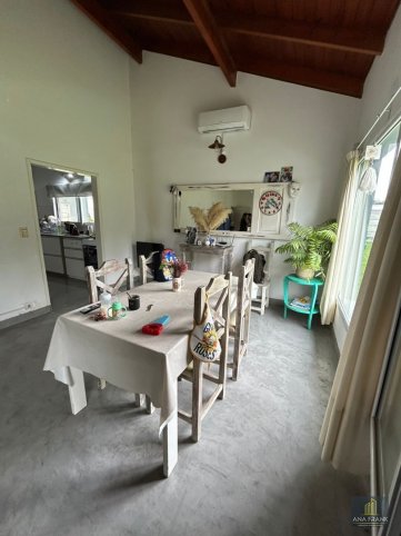 Casa quinta 3 dorm, 107m² en esquina con pileta — Nigro
