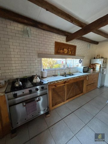 Casa 2 dorm, 105m² con piscina y parque — Ameghino