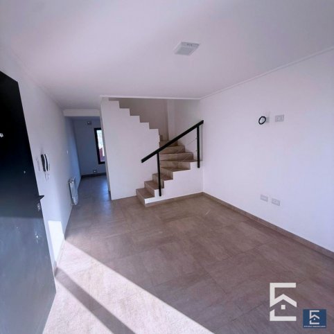 DUPLEX A ESTRENAR EN VENTA 14 de Julio 1400