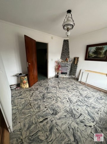 Casa 2 dorm, 2 baños, cochera para 2 autos — Arenales al 200