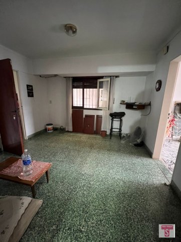 Casa 2 dorm, 2 baños, cochera para 2 autos — Arenales al 200