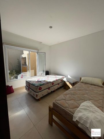 Casa 2 dorm, 58m² con cochera — Piedrabuena