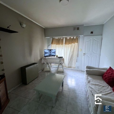 Casa con quincho y duplex en venta — Argerich 900