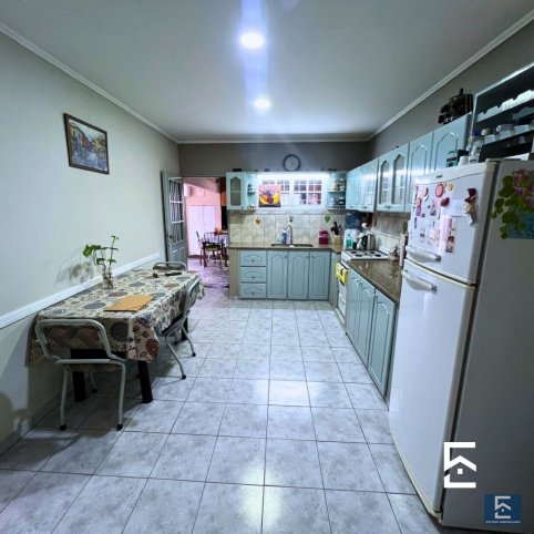 Casa con quincho y duplex en venta — Argerich 900