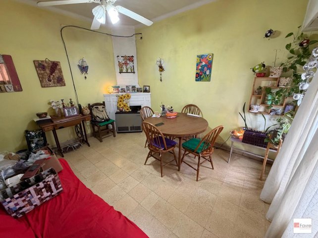 Casa 2 dorm, 90m² a refaccionar en Constitución y Roca