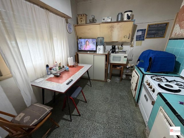 Casa 2 dorm, 90m² a refaccionar en Constitución y Roca