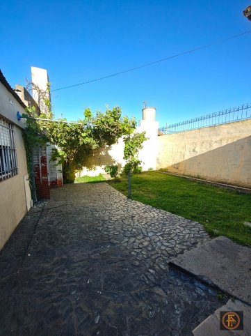 Casa 2 dorm, 126m² con garage — Arenales