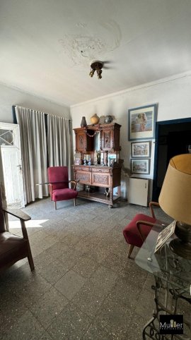 Casa en venta a reciclar, 2 dorm, 1 baño — Rivadavia y Maipú