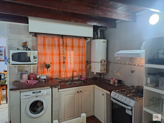 Casa 3 dorm, 190m² a 4 cuadras de la piedra movediza