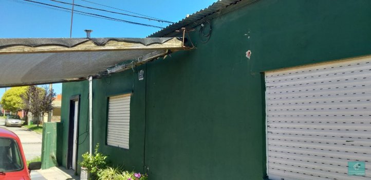 Casa 2 dorm, 129m² con patio y entrada de auto