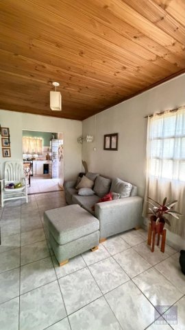 Casa en Venta en Azucena 135, 90m², 2 dorm, 1 baño, garage