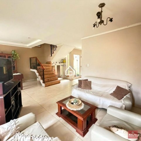 Casa en Venta Av. Lunghi, 170m², 4 dormitorios, 2 baños, garage