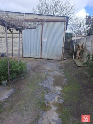 Casa a reciclar 2 dorm, 1 baño, garage — Brandsen N°: 1472