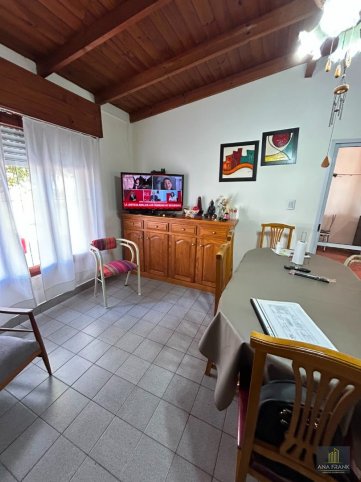 Casa en venta sobre Dhers al 100, 2 dorm, 1 baño, lote 150m²