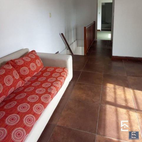 Casa en Alquiler Av. Estrada 600, 6 ambientes, 2 dorm, 1 baño, cochera