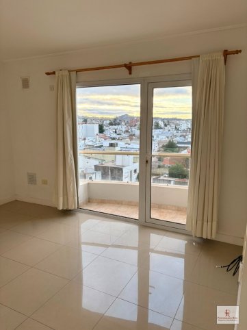 Depto 1 dorm, 60m² con balcón — San Martin 300
