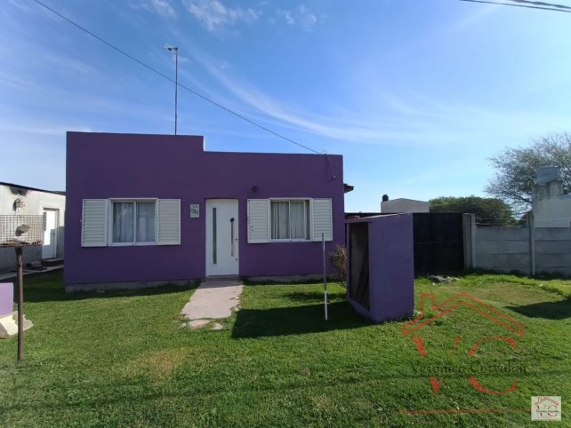 Casa 2 dorm, patio verde — Salta 1780