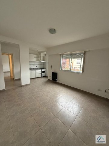 Depto 1 dorm, 45m² en primer piso — Constitución