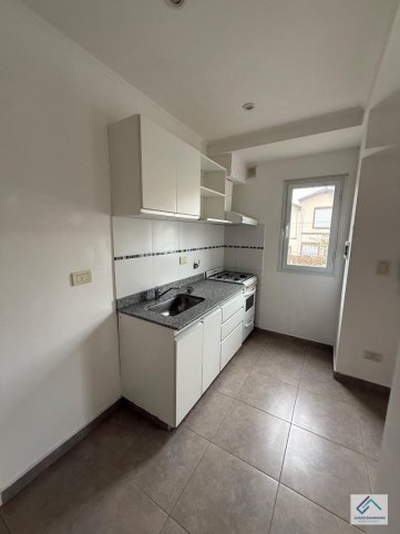Depto 1 dorm, 45m² en primer piso — Constitución