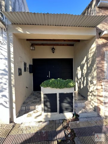 Casa 2 dorm, 2 baños en alquiler — Mitre 237