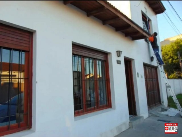 Casa 4 dorm, 220m² en Tierra del Fuego 1000 con garage