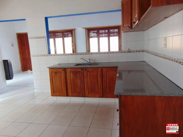 Casa 4 dorm, 220m² en Tierra del Fuego 1000 con garage