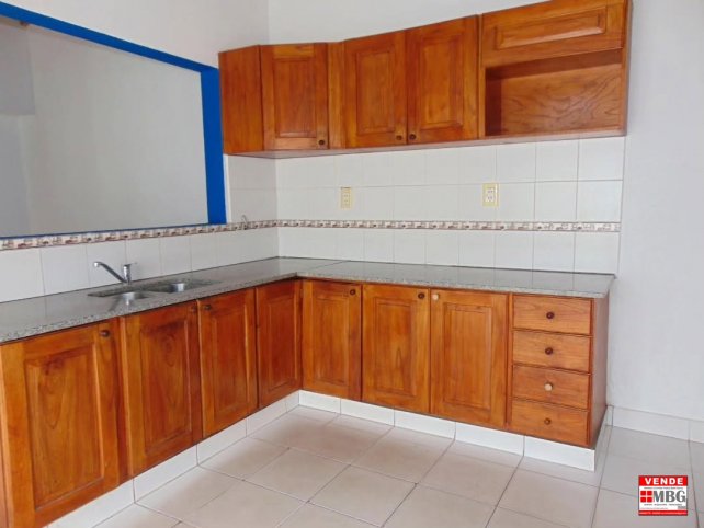 Casa 4 dorm, 220m² en Tierra del Fuego 1000 con garage