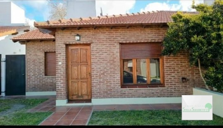 Casa en Alquiler 2 dorm, 70m² con patio — Zona Terminal