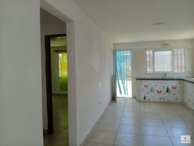Casa en Alquiler 80m² con patio — Zona Carrefour del Valle