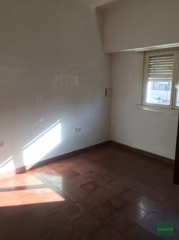 Casa 2 dorm, amplio lote, 1 baño, Lisandro de La Torre
