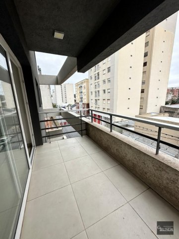 Depto 2 dorm, 75m² con cochera y balcón — Centro