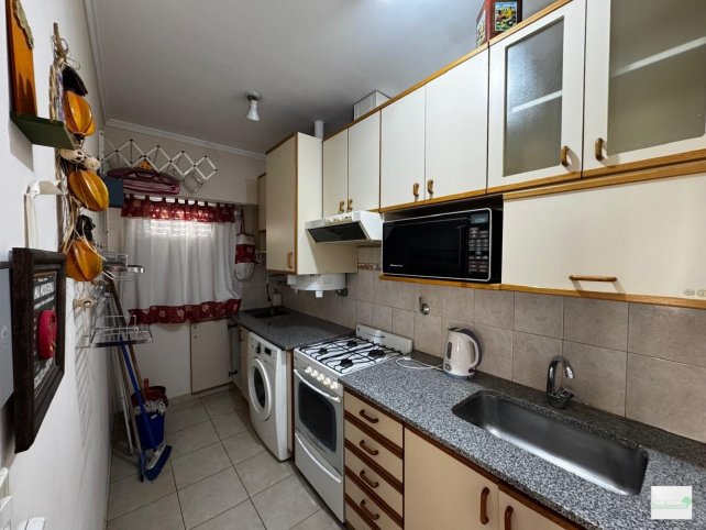 Depto 2 dorm, 70m² amueblado en Garibaldi — Semicéntrico