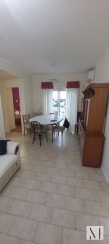 Depto 2 dorm amoblado con cochera — Yrigoyen