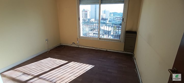 Depto 2 dorm, 85m² en 4° piso — Centro