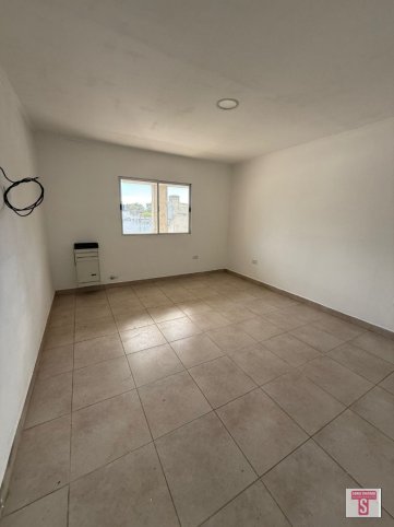 Depto 2 dorm, 1 baño, primer piso con balcón