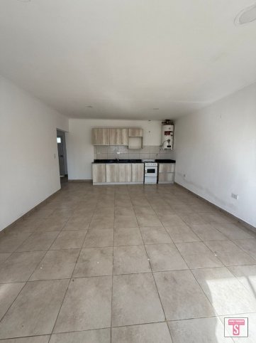 Depto 2 dorm, 1 baño, primer piso con balcón