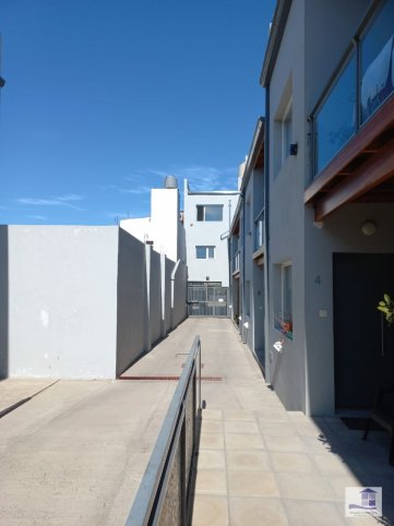Depto 2 dorm, 70m² con cochera — Constitución