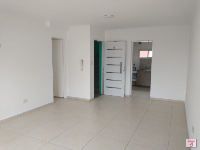 Depto 2 dorm, primer piso, 800000 ARS, Garibaldi al 1300